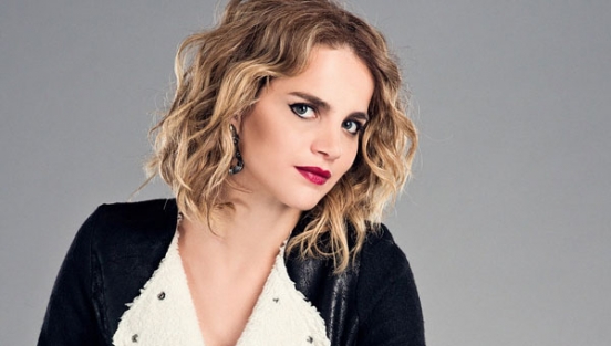 Tuğçe Kazaz'dan Paris saldırısı hakkında olay tweet