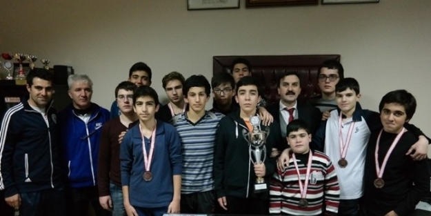 Güreşin Şehzadeleri Yine Şampiyon