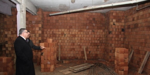 Kırklareli Belediye Başkanı Kesimoğlu, Kent Kültür Merkezi İnşaati Çalişmalarini Yerinde İnceledi