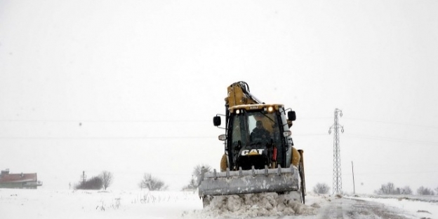 Uşak’ta Kapalı Köy Yolları Açıldı
