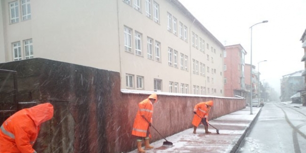 Saltukova’da Kar Temizleme Çalişmalari