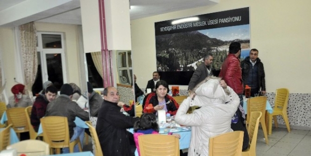 Seydişehir’de Yolda Kalan Vatandaşlar Yurtlara Yerleştirildi