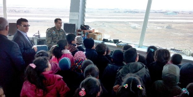 Pasinler 13 Mart İlkokulu Öğrencileri Erzurum Havalimanını Gezdiler