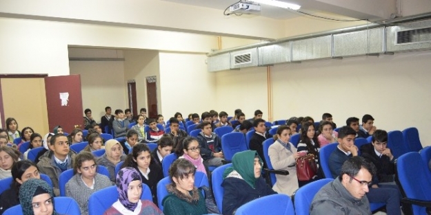 King´s College London Öğretim Görevlisi Öğrencilere Söyleşi Yaptı