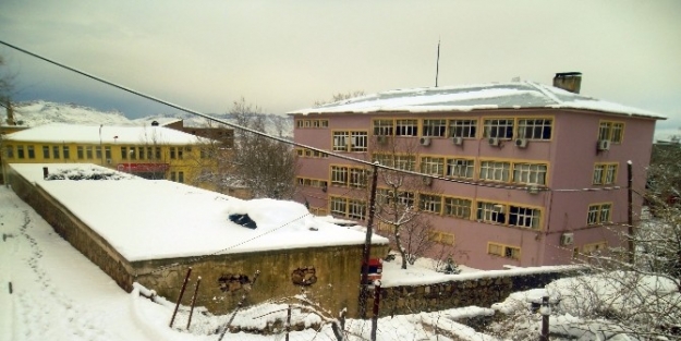 Gerger’de Kar Yağışı Etkili Oluyor