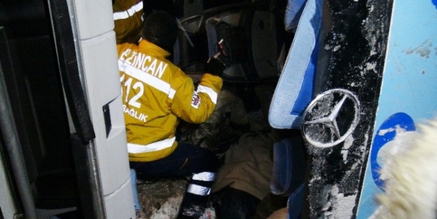 Erzincan’da Otobüs Şarampole Yuvarlandı: 1 Ölü, 45 Yaralı