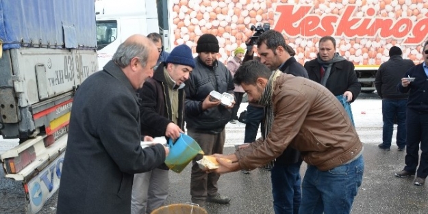 Ereğli Belediyesi’nden Yolda Kalan Vatandaşlara Çorba