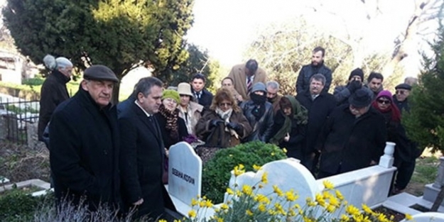 İzmir’in Eski Baro Başkanı Mezarı Başında Anıldı
