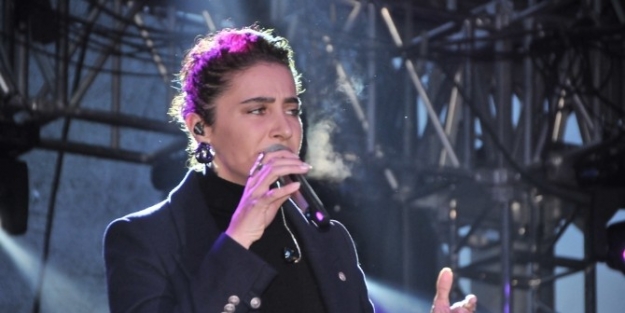 Kurtuluş Konserinde Sıla Konser Verdi