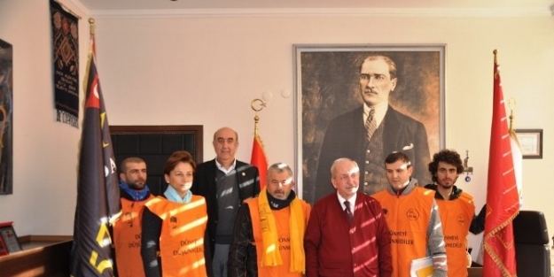 57. Alay Komitesi Tekirdağ Büyükşehir Belediye Başkanı Kadir Albayrak’ı Ziyaret Etti