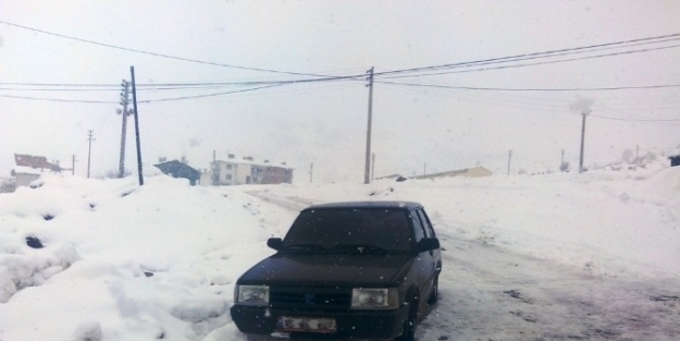 Dursunbey’de Bir Araç Kundaklandı