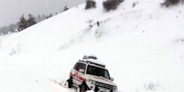 Sağlık Ekipleri Vakaya Karlı Yolda Yürüyerek Gitti