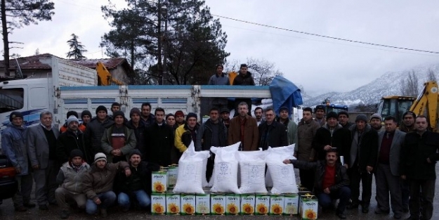 Sarıcakaya Belediye Başkanından Çalişanlara Yeni Yıl Hediyesi