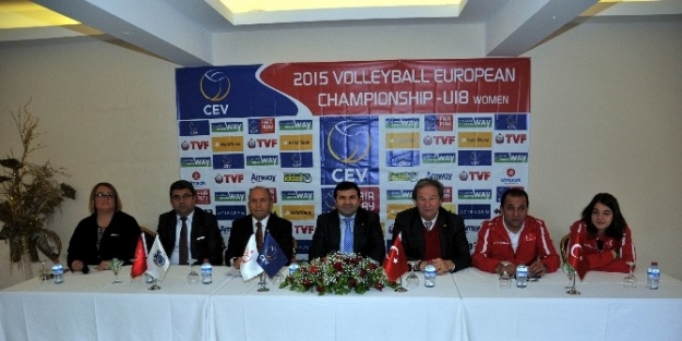 Genç Milli Voleybolcular Grup Liderliği Hedefliyor