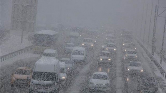 İstanbul'da kar yağışı etkisini arttırdı
