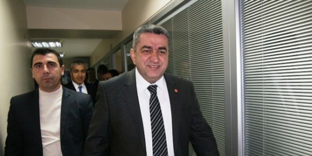 İzmir’de Chp Yönetimi Başkanla Kucaklaştı