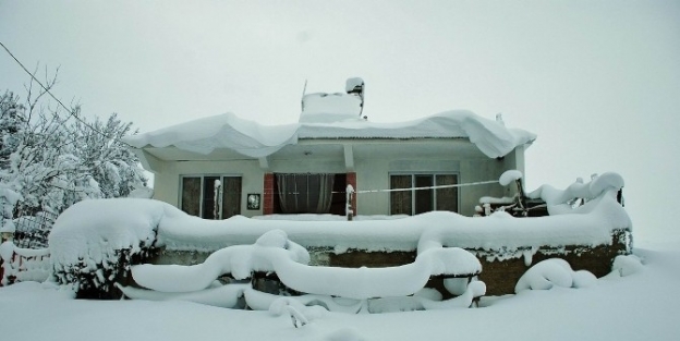 Gölova’da Kar Yağışı Etkili Olmaya Devam Ediyor