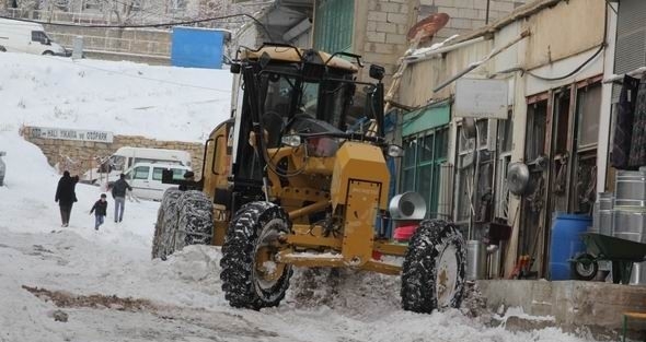 Başkale Belediye Ekiplerinden Kar İle Mücadele Çalişmalari