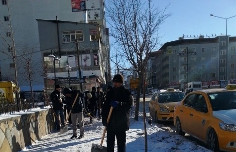 Van’da 224 Köy Yolu Ulaşıma Kapandı