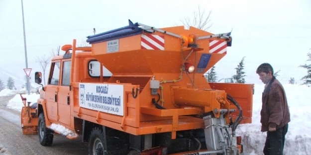 Kocaeli’de Yollara 5 Bin Ton Tuz Atıldı