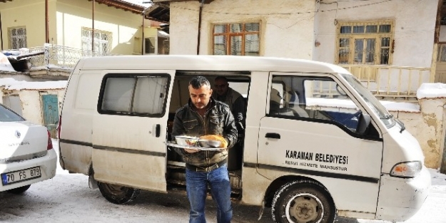 Karaman Belediyesi Her Gün 150 Kişiye Sıcak Yemek Veriyor