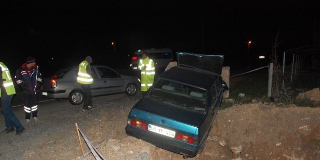 Didim’de Yol Kenarındaki Kayaya Çarpan Araç Sürücüsü Yaralandı