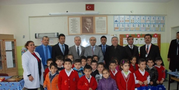 10 Bin Öğrenciye Kıyafet Yardımı