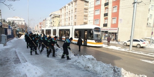 Kar Temizliğine 650 Kişilik Ekiple Devam