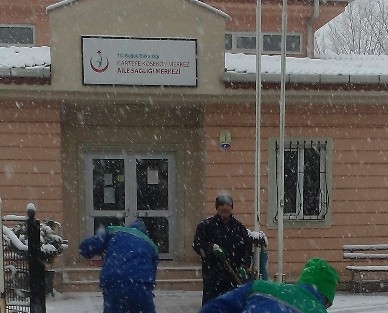 Kartepe’de Kar Küreme Çalişmasi