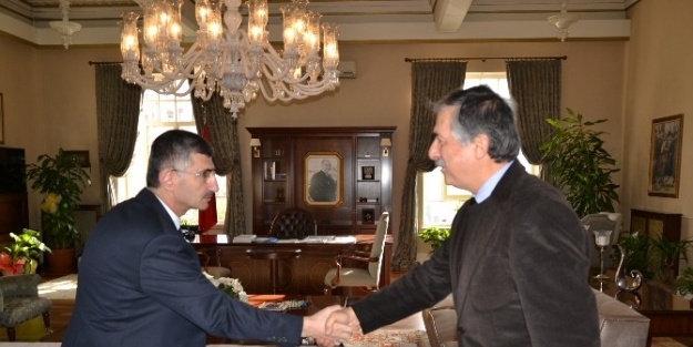 Eğitime Katkı Ve Hizmet Derneği Vali Bektaş’ı Ziyaret Etti