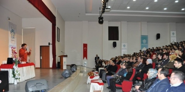 Dünyaca Ünlü Türk Restorancı Özer Neü’de Konferans Verdi