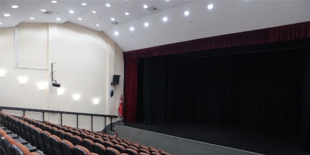 Yıldız Kenter Sahnesi Yenilendi