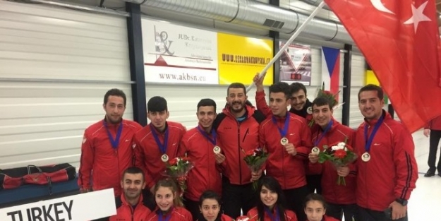 Curlingte Çifte Gurur