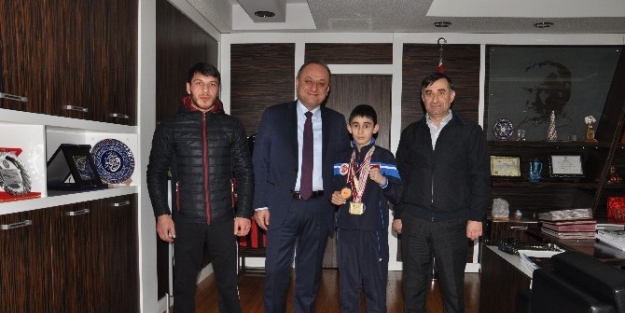 Balkan Üçüncüsü Sporcudan, Başkan Babaş’a Ziyaret