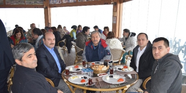 Osmaneli’de Gazeteciler Onuruna Kahvaltı