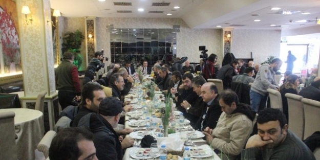 Sakarya Valisi Hüseyin Avni Coş 10 Ocak Çalişan Gazeteciler Gününü Kutladı