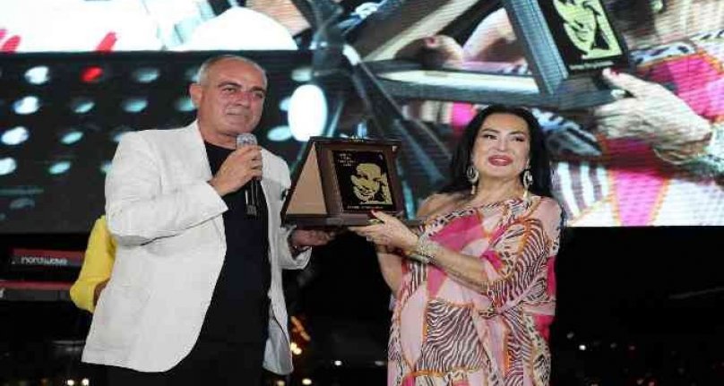 Gemlik Film Festivali'nin açılışını Türkan Şoray yaptı