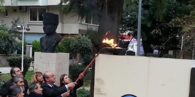 Gazeteciler 10 Ocak Çalişan Gazeteciler Günü Nedeniyle Atatürk Anıtı’na Çelenk Bıraktı, Basın Anıtı Meşalesi’ni Yaktı