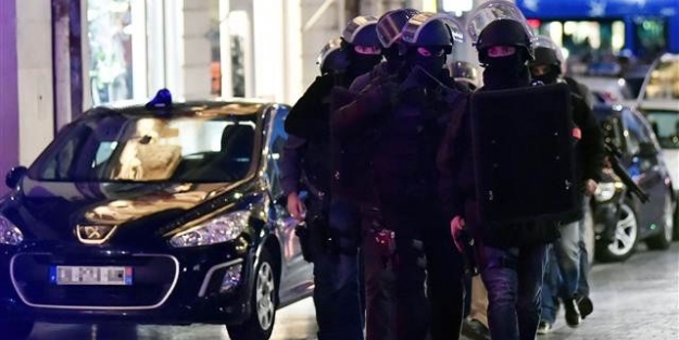 Fransa'da eylemci 7 saat sonra teslim oldu!