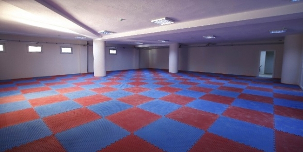 Bayraklı’ya Yeni Spor Salonu