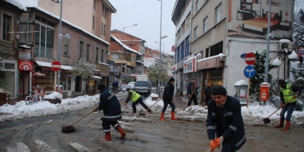 Çaycuma’da Karla Mücadele Devam Ediyor