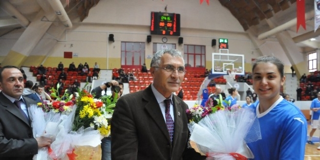 Derbide Botaş Spor’u 66-65 Yenmeyi Başaran Aski Spor Sevinen Taraf Oldu