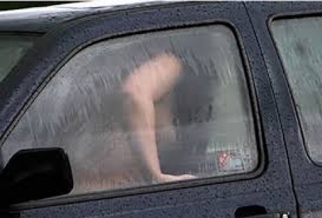 Sahil yolunda seks yapan çift...