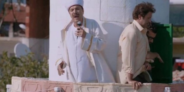 Halil Sezai ezan okudu, sosyal medya sallandı