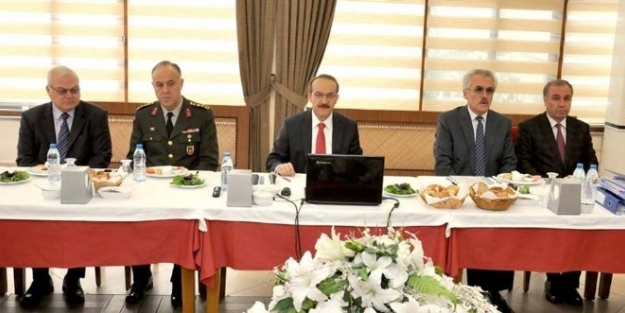 Vali Yavuz, Yerel Ve Ulusal Medya Temsilcileri İle Bir Araya Geldi