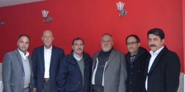 Mhp Ve Chp Selendi Teşkilatları Gazetecileri Unutmadı