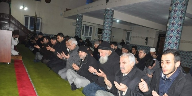 Doğu Türkistan İçin Sabah Namazında Buluştular