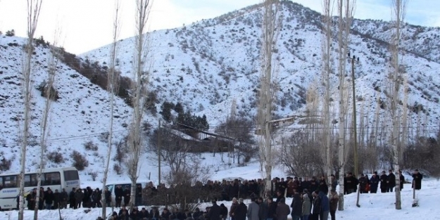 Köydeki Tarlayı Mezarlığa Bağışladılar