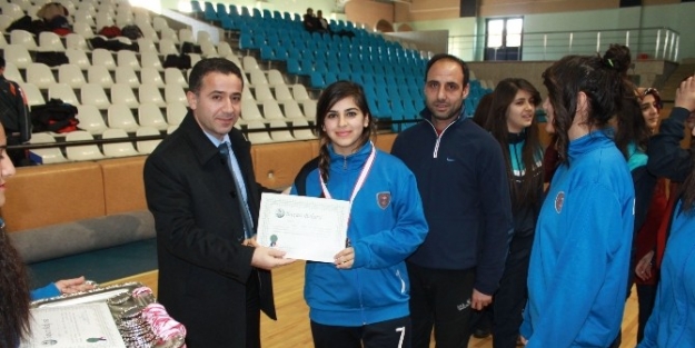 Gençler Voleybol Müsabakaları Tamamlandı
