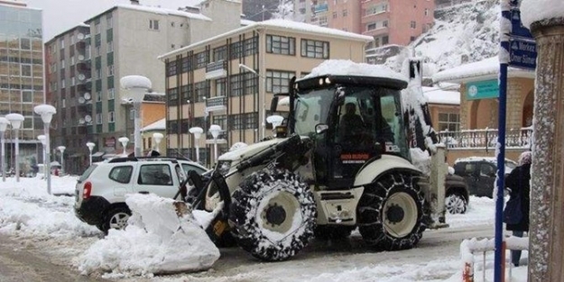 Trabzon’un Maçka İlçesinde Karla Mücadele Çalişmalari